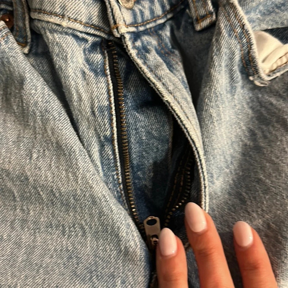 Abercrombie High Rise Mom Jean - Picture 5 of 9